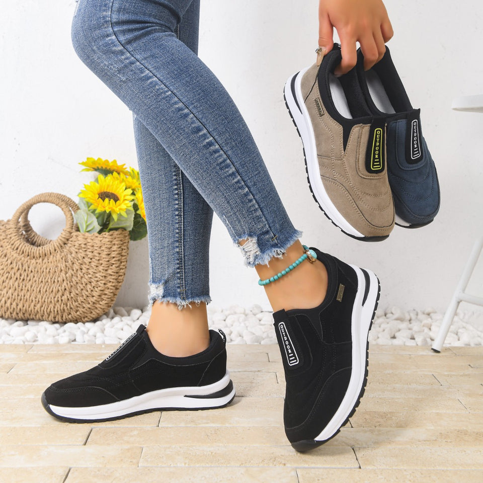 Chaussures de course confortables à enfiler pour femmes, style décontracté.