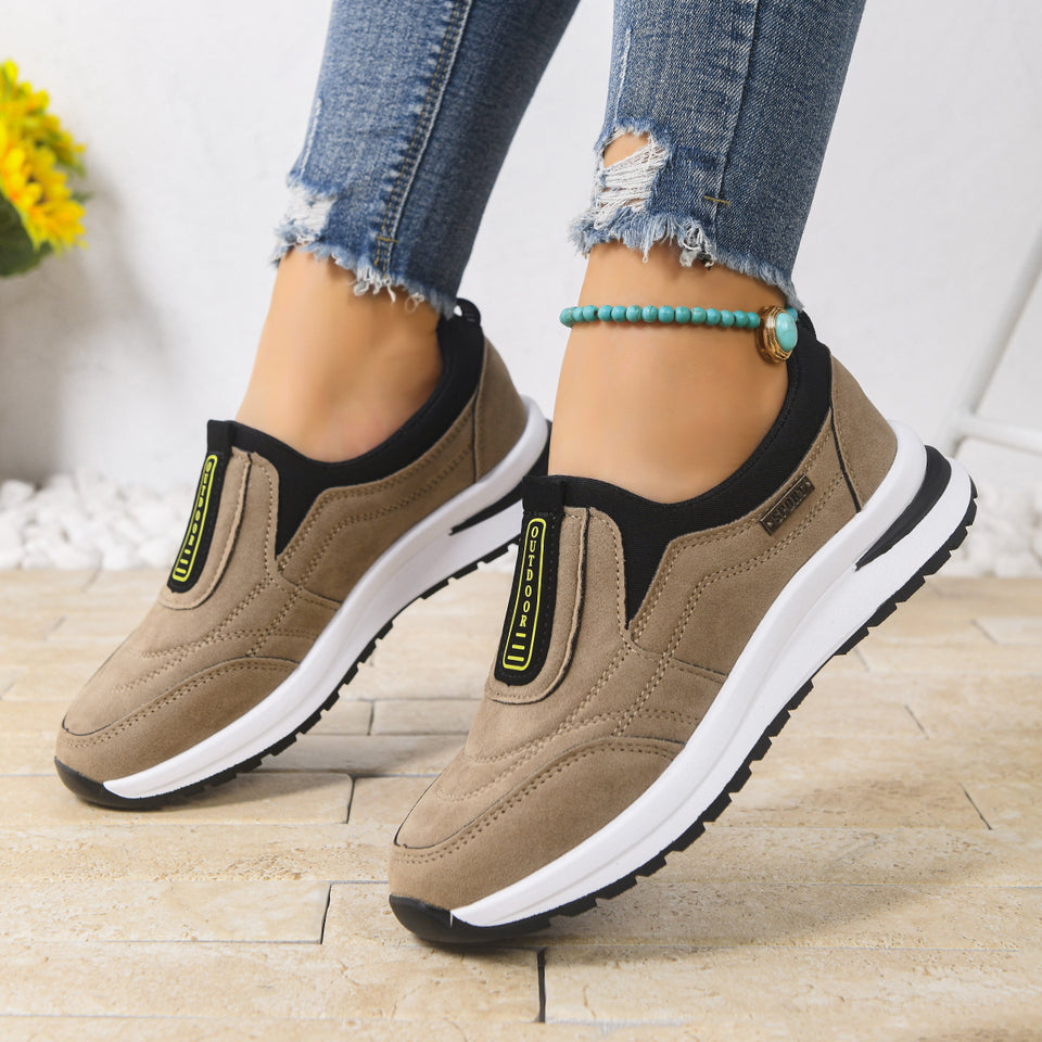 Chaussures de course confortables à enfiler pour femmes, style décontracté.